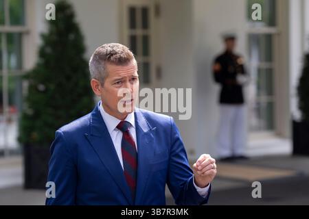 Washington, Vereinigte Staaten. 6 maggio 2025. Sean Duffy, Segretario dei trasporti degli Stati Uniti, parla ai media alla Casa Bianca di Washington, DC, 6 maggio 2025. Crediti: Chris Kleponis/CNP/dpa/Alamy Live News Foto Stock