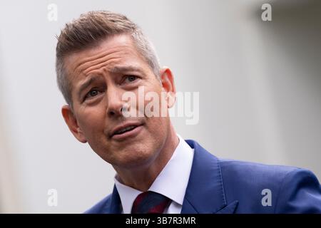 Washington, Vereinigte Staaten. 6 maggio 2025. Sean Duffy, Segretario dei trasporti degli Stati Uniti, parla ai media alla Casa Bianca di Washington, DC, 6 maggio 2025. Crediti: Chris Kleponis/CNP/dpa/Alamy Live News Foto Stock