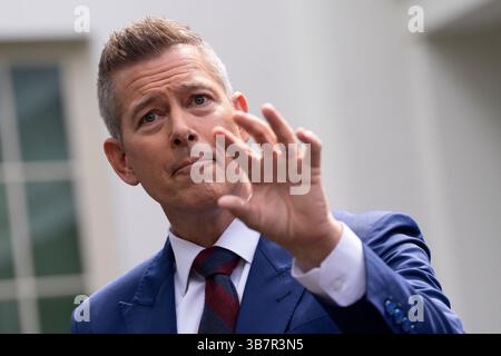 Washington, Vereinigte Staaten. 6 maggio 2025. Sean Duffy, Segretario dei trasporti degli Stati Uniti, parla ai media alla Casa Bianca di Washington, DC, 6 maggio 2025. Crediti: Chris Kleponis/CNP/dpa/Alamy Live News Foto Stock