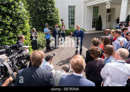 Washington, Vereinigte Staaten. 6 maggio 2025. Sean Duffy, Segretario dei trasporti degli Stati Uniti, parla ai media alla Casa Bianca di Washington, DC, 6 maggio 2025. Crediti: Chris Kleponis/CNP/dpa/Alamy Live News Foto Stock