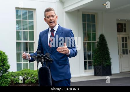 Washington, Vereinigte Staaten. 6 maggio 2025. Sean Duffy, Segretario dei trasporti degli Stati Uniti, parla ai media alla Casa Bianca di Washington, DC, 6 maggio 2025. Crediti: Chris Kleponis/CNP/dpa/Alamy Live News Foto Stock