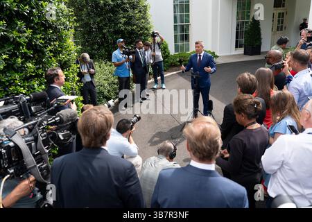 Washington, Vereinigte Staaten. 6 maggio 2025. Sean Duffy, Segretario dei trasporti degli Stati Uniti, parla ai media alla Casa Bianca di Washington, DC, 6 maggio 2025. Crediti: Chris Kleponis/CNP/dpa/Alamy Live News Foto Stock