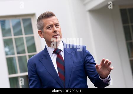 Washington, Vereinigte Staaten. 6 maggio 2025. Sean Duffy, Segretario dei trasporti degli Stati Uniti, parla ai media alla Casa Bianca di Washington, DC, 6 maggio 2025. Crediti: Chris Kleponis/CNP/dpa/Alamy Live News Foto Stock