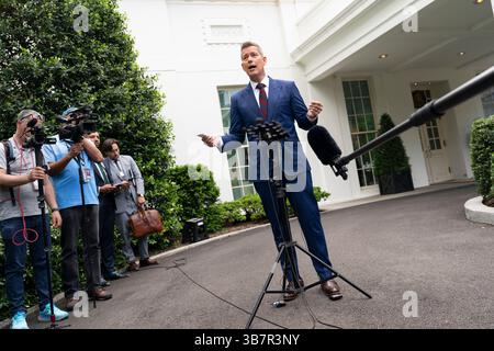 Washington, Vereinigte Staaten. 6 maggio 2025. Sean Duffy, Segretario dei trasporti degli Stati Uniti, parla ai media alla Casa Bianca di Washington, DC, 6 maggio 2025. Crediti: Chris Kleponis/CNP/dpa/Alamy Live News Foto Stock