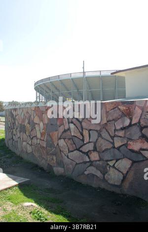 Tijuana, bassa California, Messico - 14 marzo 2025: L'arena monumentale di Playas de Tijuana in bassa California vicino al confine tra il Messico Foto Stock