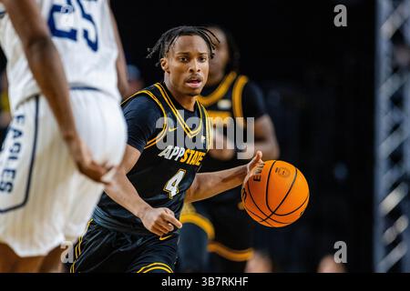 25 gennaio 2024: La guardia degli Appalachi Jordan Marsh (4) porta il pallone contro i Georgia Southern Eagles nella partita di basket NCAA all'Holmes Center di Boone, North Carolina. (Scott Kinser/CSM) (immagine di credito: © Scott Kinser/CSM via ZUMA Press Wire) Foto Stock