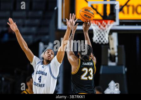 25 gennaio 2024: La guardia degli Appalachi Terence Harcum (23) tenta un tre contro i Georgia Southern Eagles nel match di basket NCAA all'Holmes Center di Boone, NC. (Scott Kinser/CSM) (immagine di credito: © Scott Kinser/CSM via ZUMA Press Wire) Foto Stock