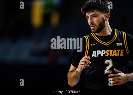 25 gennaio 2024: L'attaccante degli Appalachi State Mountaineers Christopher Mantis (2) durante il primo tempo contro i Georgia Southern Eagles nel match di basket NCAA all'Holmes Center di Boone, NC. (Scott Kinser/CSM) (immagine di credito: © Scott Kinser/CSM via ZUMA Press Wire) Foto Stock