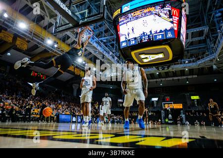 25 gennaio 2024: L'attaccante degli Appalachi State Mountaineers CJ Huntley (15) si imbatte contro i Georgia Southern Eagles nella partita di basket NCAA all'Holmes Center di Boone, North Carolina. (Scott Kinser/CSM) (immagine di credito: © Scott Kinser/CSM via ZUMA Press Wire) Foto Stock