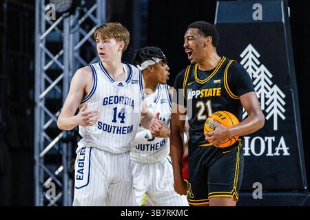 25 gennaio 2024: L'attaccante degli Appalachi Justin Abson (21) festeggia dopo aver segnato il fallo contro i Georgia Southern Eagles nella partita di basket NCAA all'Holmes Center di Boone, North Carolina. (Scott Kinser/CSM) (immagine di credito: © Scott Kinser/CSM via ZUMA Press Wire) Foto Stock