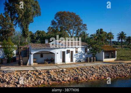 14 maggio 2016, Huelva, Spagna: Il Molo delle Caravelle di Cristoforo Colombo utilizzato per la sua prima spedizione in America, Palos de la Frontera, Spagna...il Molo delle Caravelle (spagnolo: Muelle de las Carabelas) è un museo a Palos de la Frontera, nella provincia di Huelva, comunità autonoma dell'Andalusia, Spagna. Le sue mostre più importanti sono repliche delle barche di Cristoforo Colombo per il suo primo viaggio nelle Americhe, la NiÃ±a, la Pinta e la Santa MarÃ­a. Questi furono costruiti nel 1992 per la celebrazione del quinto centenario della scoperta delle Americhe. Le caravelle replica lo erano Foto Stock