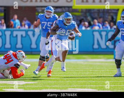14 ottobre 2023, Chapel Hill, Carolina del Nord, USA: Il running back UNC OMARION HAMPTON (28) esegue la palla durante la partita Campbell e UNC del 4 ottobre 2023 al Kenan Stadium di Chapel Hill, NC. (Immagine di credito: © Israel anta via ZUMA Press Wire) Foto Stock