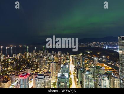 11 marzo 2024, Vancouver, British Columbia, Canada: (NOTA PER I REDATTORI: L'immagine è stata creata utilizzando un filtro Starburst) 11 ottobre 2024, Vancouver, British Columbia, Canada: Aurora borealis, comunemente conosciuta come l'aurora boreale è visibile nel centro di Vancouver. (Immagine di credito: © Andrew Chin/ZUMA Press Wire) Foto Stock