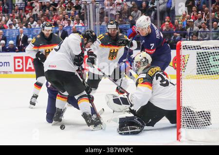 11 maggio 2024, Ostrava, Repubblica Ceca: Giocatori degli Stati Uniti visti in azione durante la partita dell'IIHF Ice Hockey World Championship 2024 tra USA e Germania all'Ostravar Arena. Punteggio finale; USA 6 : 1 Germania. (Immagine di credito: © Grzegorz Wajda/SOPA Images via ZUMA Press Wire) Foto Stock
