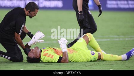 15 maggio 2024, Orlando, Florida - Florida, Stati Uniti: Il portiere di Orlando City Pedro Gallese si batte in Pain dopo essere caduto durante l'azione contro l'Inter Miami all'Inter&Co Stadium mercoledì 15 maggio 2024, a Orlando, Florida. (Immagine di credito: © Stephen M. Dowell/Orlando Sentinel tramite ZUMA Press Wire) Foto Stock