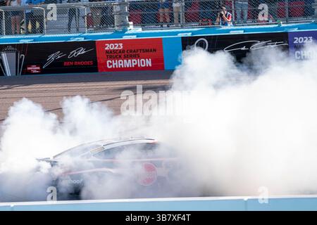 Christopher Bell celebra la sua vittoria per The Shriners Children's 500 ad Avondale, Arizona, USA. (Immagine di credito: © Logan T Arce Action Sports Photo/CSM via ZUMA Press Wire) Foto Stock