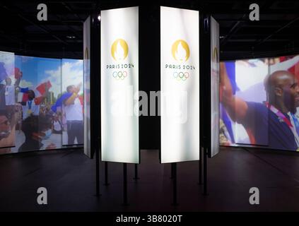 25 maggio 2024, Losanna, Vaud, Svizzera: Losanna Svizzera, 05/25/2024: presentazione della mostra ''Paris Olympique, un viaggio immersivo'' che riguarda i Giochi Olimpici di Parigi 2024 durante l'Olympique di Parigi, un viaggio coinvolgente. Olympic Paris, un viaggio coinvolgente del simbolo dei Giochi Olimpici e si è svolto presso il Museo Olimpico di Losanna, la capitale olimpica. (Immagine di credito: © Eric Dubost/ZUMA Press Wire) Foto Stock