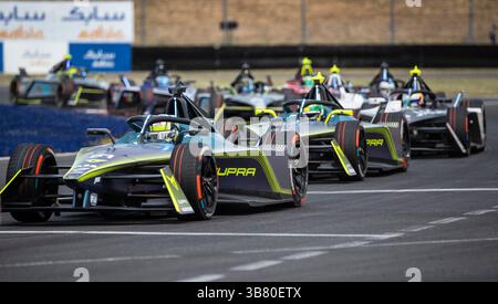 Giugno 29 2024 Portland, OR, i piloti degli Stati Uniti Nico Muller e il driver Kelvin Van Der Linde / ABT Formula e Team (51) guidano il gruppo in arrivo durante il Portland Hankook Formula e-Prix Race 1 al Portland International Raceway Portland, O Thurman James / CSM (immagine di credito: © Thurman James/CSM via ZUMA Press Wire) Foto Stock