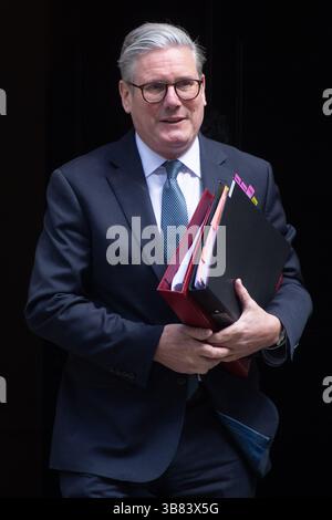 Londra, Regno Unito. 7 maggio 2025. Il primo ministro britannico Sir Keir Starmer lascia Downing Street per i PMQ. Credito: Justin ng/Alamy Live News. Foto Stock