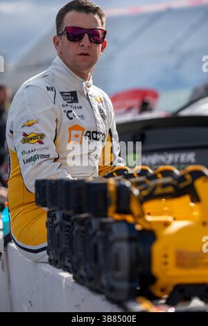AJ Allmendinger sale in pista per allenarsi con il DUDE Wipes 250 a Martinsville, Virginia, USA. (Immagine di credito: © Logan T Arce Action Sports Photo/CSM via ZUMA Press Wire) Foto Stock