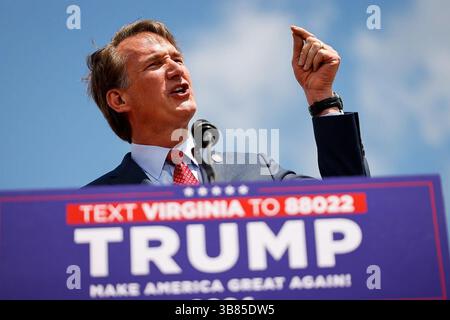 28 giugno 2024: Glenn Youngkin parla durante una manifestazione elettorale per l'ex presidente Donald Trump a Chesapeake, Virginia, venerdì 28 giugno 2024. (Immagine di credito: © Billy Schuerman/The Virginian-Pilot via ZUMA Press Wire) Foto Stock