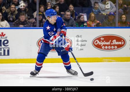 21 febbraio 2024: Il difensore dei Rochester Americans Zach Metsa (22) pattina nel primo periodo contro i Belleville Senators. I Rochester Americans ospitarono i Belleville Senators in una partita della American Hockey League alla Blue Cross Arena di Rochester, New York. (Jonathan Tenca/CSM) (immagine di credito: © Jonathan Tenca/CSM via ZUMA Press Wire) Foto Stock