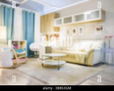 Sfocatura negli interni moderni del soggiorno come sfondo Foto Stock