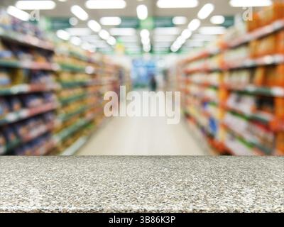 Tavola di marmo vuota davanti a sfondo sfocato. Marmo prospettico su sfocatura nei supermercati - può essere utilizzato per esporre o montare il prodotto Foto Stock