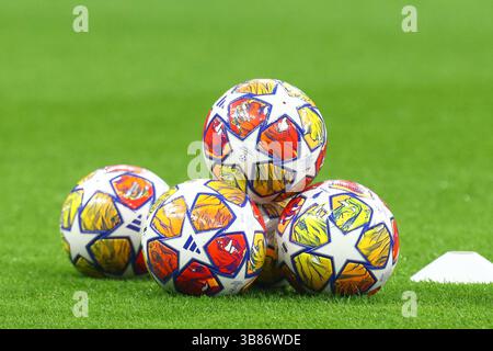 20 febbraio 2024, Milano, Lombardia, Italia: Adidas UCL Pro Ball London viene svelato durante la UEFA Champions League Round of 16 partita di andata tra Inter Milan e Atletico Madrid allo Stadio Giuseppe Meazza di Milano, Italia, e verrà utilizzato per tutte le fasi eliminatorie della UEFA Champions League 2023/24, che culmineranno nella finale allo stadio di Wembley sabato 1 giugno (immagine di credito: © Mickael Chavet/ZUMA Press Wire) Foto Stock