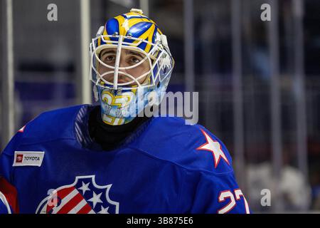 28 febbraio 2024: Il portiere dei Rochester Americans Devon Levi (27) pattina nel terzo periodo contro il Syracuse Crunch. I Rochester Americans ospitarono i Syracuse Crunch in una partita della American Hockey League alla Blue Cross Arena di Rochester, New York. (Jonathan Tenca/CSM) (immagine di credito: © Jonathan Tenca/CSM via ZUMA Press Wire) Foto Stock