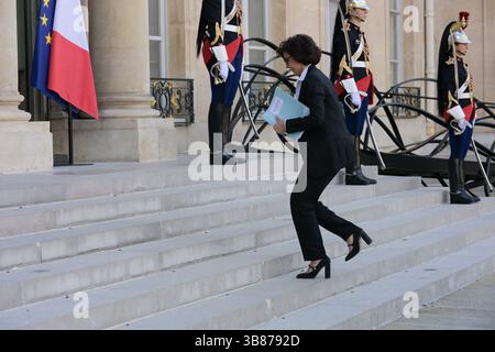 Parigi, Francia. 7 maggio 2025. Il ministro francese della Cultura Rachida dati arriva per un incontro tra il presidente francese e il presidente siriano ad interim presso il palazzo presidenziale Elysee a Parigi il 7 maggio 2025. E' la prima visita di Ahmed al-Sharaa in Europa da quando è entrato in carica. Foto di Ammar Abd Rabbo/ABACAPRESS.COM credito: Abaca Press/Alamy Live News Foto Stock