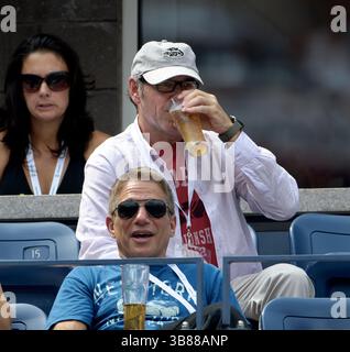 NEW YORK, NY - 2 SETTEMBRE: Gli attori Kevin Spacey (in alto) e Tony Danza (in basso) partecipano al settimo giorno degli US Open 2012 all'USTA Billie Jean King National Tennis Center il 2 settembre 2012 nel quartiere Flushing del Queens di New York City. ..persone: Kevin Spacey Tony Danza. (Immagine di credito: © SMG via ZUMA Press Wire) Foto Stock