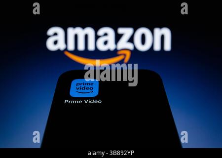 22 settembre 2023, Asuncion, Paraguay: L'icona dell'app prime Video viene visualizzata su uno smartphone con il logo Amazon. ''a partire dall'inizio del 2024, i programmi e i film prime Video includeranno pubblicità limitate''. "Offriremo anche una nuova opzione senza pubblicità per ulteriori $ 2,99 al mese per i membri prime degli Stati Uniti e condivideremo i prezzi per altri paesi in un secondo momento", ha dichiarato l'azienda. (Immagine di credito: © Andre M. Chang/ZUMA Press Wire) Foto Stock