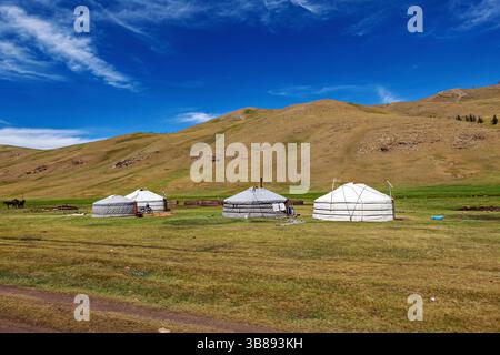 Yurt mongolo e campo di popolo nomade Foto Stock