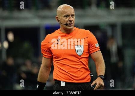 Arbitro Szymon Marciniak Polonia durante le semifinali 2° tappa partita FC Internazionale Milano vs FC Barcelona Champions League Milano, Italia - 6 maggio 2025 credito: Kines Milano/Alamy Live News Foto Stock