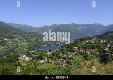 Lago CaniCada nel Parco Nazionale di Gerês nel nord del Portogallo Foto Stock