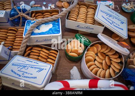 2 luglio 2023, Nouvelle-Aquitaine, Francia: Maison Adam, macarons maison adam, maisaon adam Macarons, Macarons, Saint Jean de luz, PyrÃ©nÃ©es-Atlantiques, (immagine di credito: © Sergi Reboredo/ZUMA Press Wire) Foto Stock