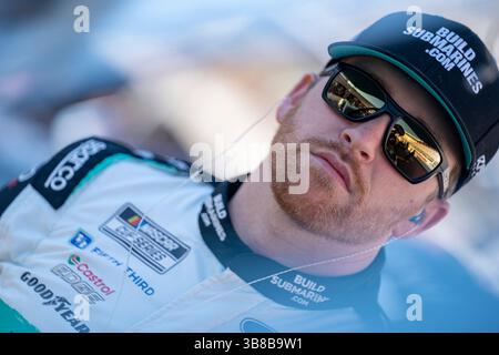 16 marzo 2024-Bristol, TN; Chris Buescher sale in pista per allenarsi al Food City 500 di Bristol, TN, USA. (Immagine di credito: © Logan T Arce Action Sports Photo/CSM via ZUMA Press Wire) Foto Stock