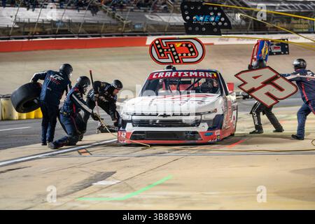 16 marzo 2024-Bristol, TN; Matt Mills si aggiudica la posizione per la gara Weather Guard Truck Race di Bristol, TN, USA. (Immagine di credito: © Logan T Arce Action Sports Photo/CSM via ZUMA Press Wire) Foto Stock