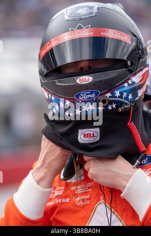 17 marzo 2024-Bristol, TN; Chris Buescher sta per l'inno nazionale per The Food City 500 a Bristol, TN, USA. (Immagine di credito: © Logan T Arce Action Sports Photo/CSM via ZUMA Press Wire) Foto Stock