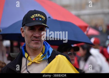 18 ottobre 2023, Bogota, Cundinamarca, Colombia: I veterani militari colombiani tengono una manifestazione contro il governo del presidente colombiano Gustavo Petro il 18 ottobre 2023. (Immagine di credito: © Cristian Bayona/LongVisual tramite ZUMA Press Wire) Foto Stock