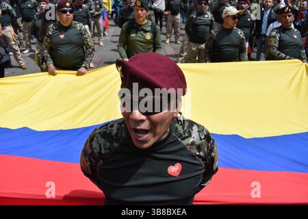 18 ottobre 2023, Bogota, Cundinamarca, Colombia: I veterani militari colombiani tengono una manifestazione contro il governo del presidente colombiano Gustavo Petro il 18 ottobre 2023. (Immagine di credito: © Cristian Bayona/LongVisual tramite ZUMA Press Wire) Foto Stock