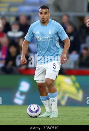 Londra, Regno Unito. 5 maggio 2025. Murillo di Nottingham Forest durante la partita Crystal Palace vs Nottingham Forest Premier League al Selhurst Park di Londra. Il credito per immagini dovrebbe essere: Paul Terry/Sportimage Credit: Sportimage Ltd/Alamy Live News Foto Stock