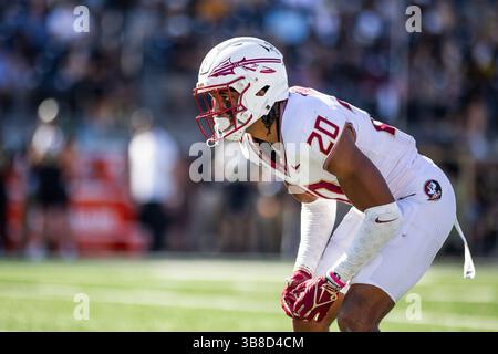 28 ottobre 2023: Il defensive back dei Florida State Seminoles Azareye'h Thomas (20) attende lo snap durante la partita di football NCAA tra i Florida State Seminoles e i Wake Forest Demon Deacons all'Allegacy Federal Credit Union Stadium di Winston-Salem, NC. Jonathan Huff/CSM (immagine di credito: © Jonathan Huff/CSM via ZUMA Press Wire) Foto Stock