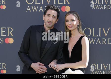 Celeb arrivi agli Olivier Awards tenutosi alla Royal Albert Hall con: Adrien Brody, Georgina Chapman dove: Londra, Regno Unito quando: 06 Apr 2025 Credit: Phil Lewis/WENN Foto Stock