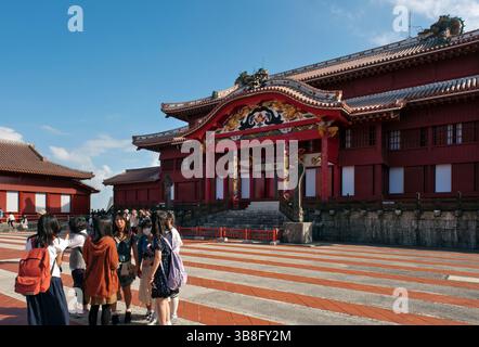 Il Seiden (sala principale) del castello di Shuri è un regno Ryukyu "gusuku" (castello) che bruciò in un incendio il 31 ottobre 2019, Naha, Okinawa, Giappone. Foto Stock