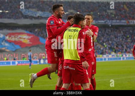 20 aprile 2024, Chorzow, Polonia: I giocatori di Widzew Lodz festeggiano dopo aver segnato un gol durante la partita di calcio polacca PKO Ekstraklasa League 2023/2024 tra Ruch Chorzow e Widzew Lodz a Chorzow (Stadio Slaski). Punteggio finale; Ruch Chorzow 2:3 Widzew Lodz. (Immagine di credito: © Grzegorz Wajda/SOPA Images via ZUMA Press Wire) Foto Stock