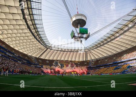 Varsavia, Polonia. 2 maggio 2025. I tifosi del Pogon Szczecin hanno visto durante la finale di Coppa di Polonia 2025 tra Pogon Szczecin e Legia Warszawa al PGE Narodowy Stadium. Punteggio finale Pogon Szczecin 3 : 4 Legia Warszawa credito: SOPA Images Limited/Alamy Live News Foto Stock