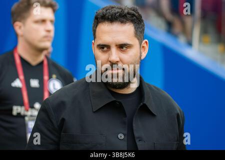 Varsavia, Polonia. 2 maggio 2025. Goncalo Feio allenatore del Legia visto durante la finale di Coppa di Polonia 2025 tra Pogon Szczecin e Legia Warszawa al PGE Narodowy Stadium. Punteggio finale Pogon Szczecin 3 : 4 Legia Warszawa (foto di Mikolaj Barbanell/SOPA Images/Sipa USA) credito: SIPA USA/Alamy Live News Foto Stock