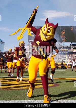 7 ottobre 2023: Gli Arizona State Sun Devils partecipano prima della partita di football NCAA tra l'Università del Colorado e l'Arizona State University al Mountain America Stadium di Tempe, Arizona. ..Michael Cazares/CSM. (Immagine credito: Foto Stock